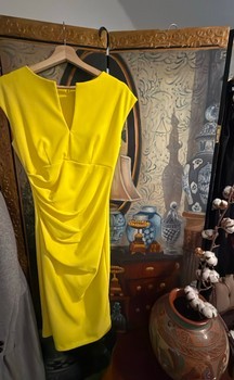 Keltainen Diva Catwalk mekko