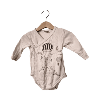 Valkoinen vauvan body