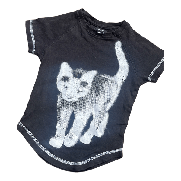 Black cat t-shirt