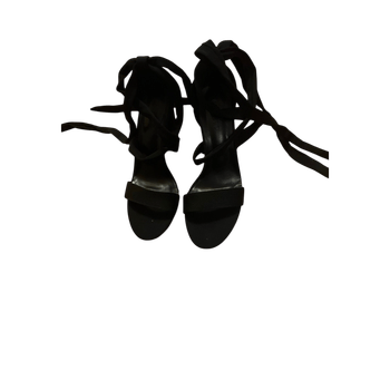 Mustat nilkkasidonnalliset korkokengät