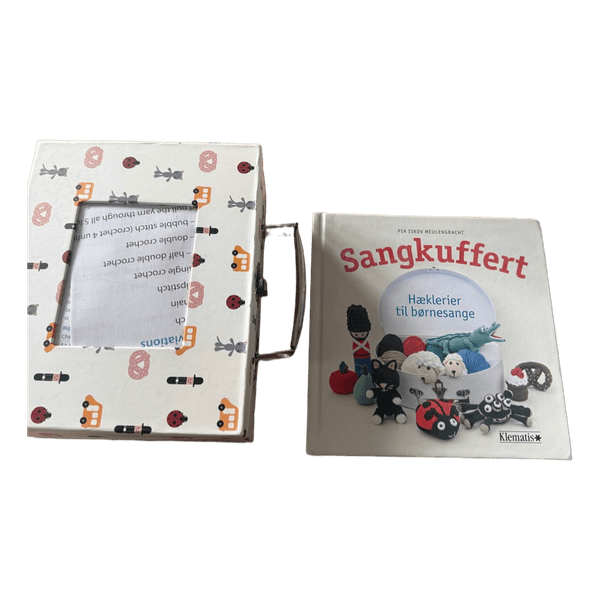 Sangkuffert hæklebog og kuffert