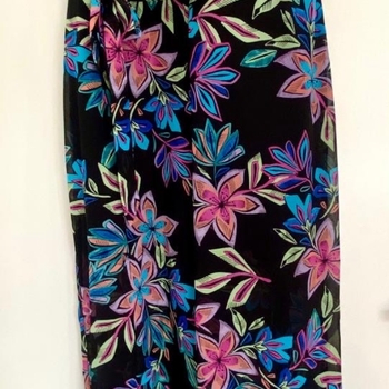 Guessin kukkakuvioinen jumpsuit