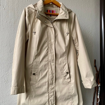 Skila beige takki
