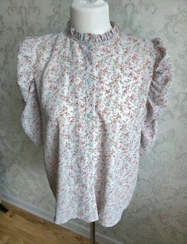 Floral print blouseb.young gėlėta laisvo modelio palaidinė 36 S pūstomis rankovėmis romantiška