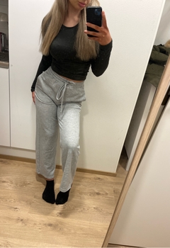 leveälahkeiset college housut