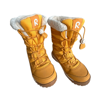 Insulated winter boots