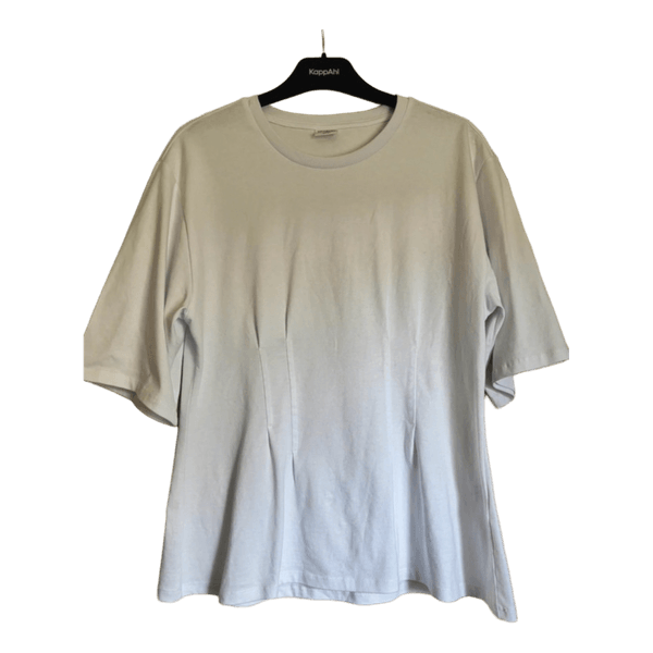 Vit t-shirt med insnitt