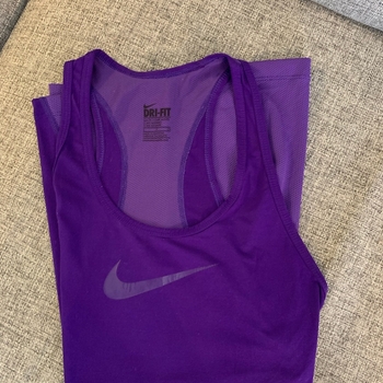 Nike treenitoppi