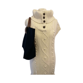 Villainen neulemekko poolokauluksella