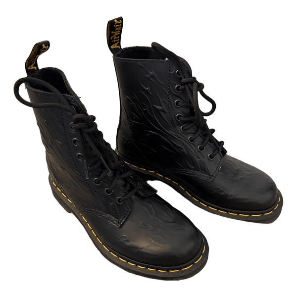 Mustat Dr. Martens maiharit