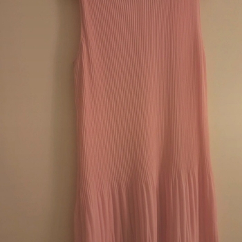 Vaaleanpunainen mekko 36