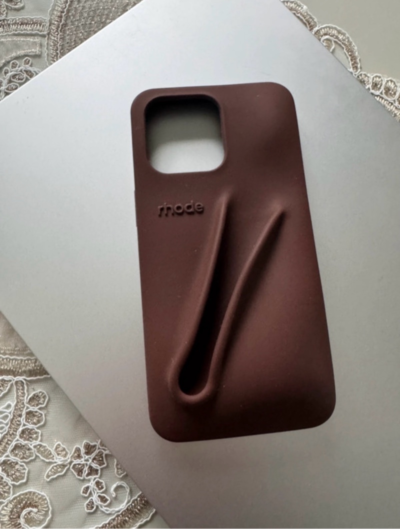 Iphone 15 pro max Ruskea silikoninen puhelimen kuori