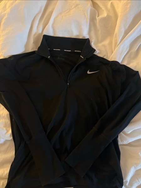 Sort Nike løbetrøje