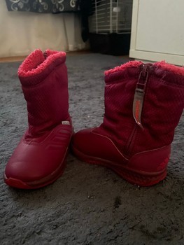 Punased Adidas talvesaapad