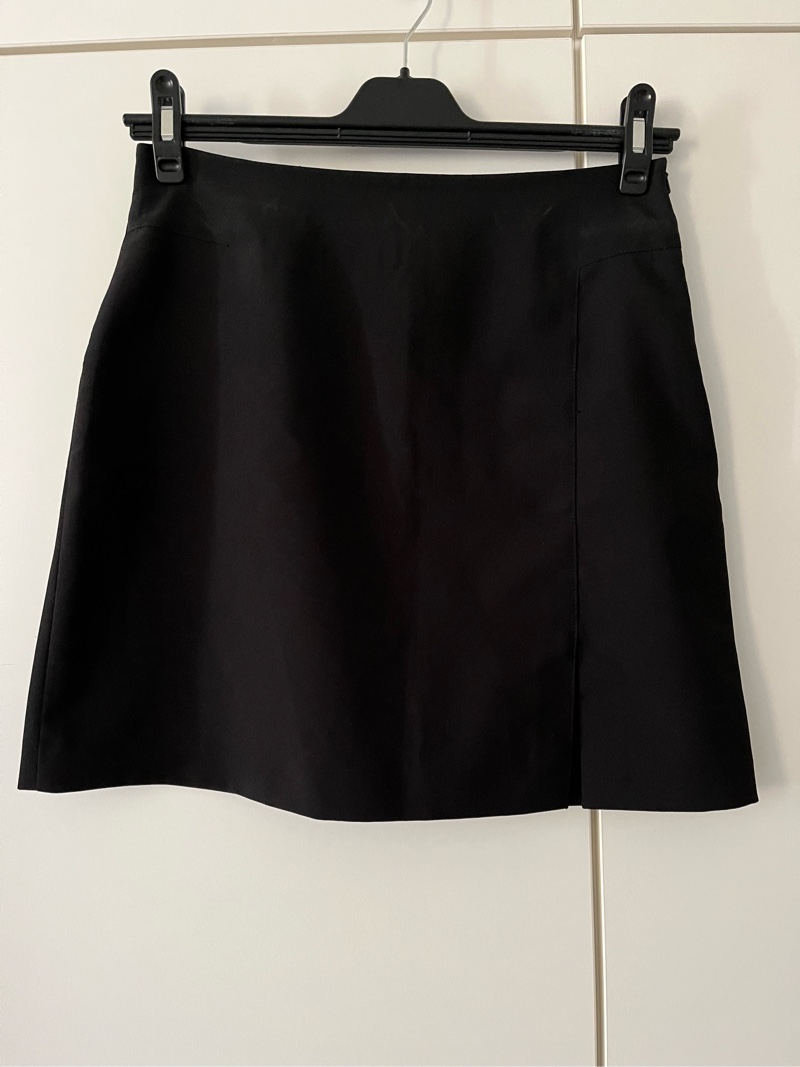 Mini skirt with front slit