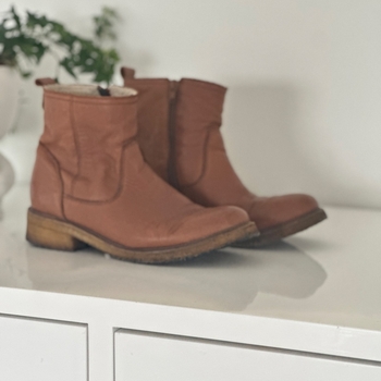 Nahkanilkkurit koko 39