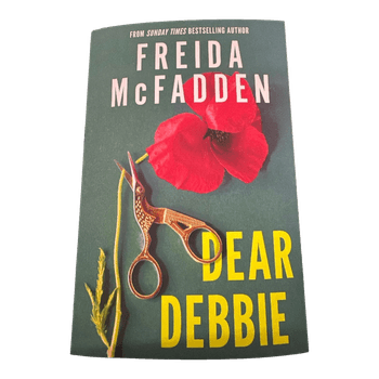 Freida McFadden: Dear Debbie (paperback)