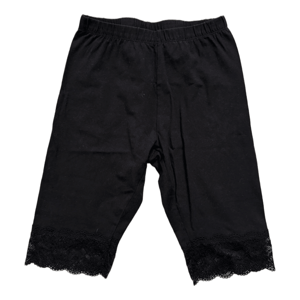 Mustat shortsit