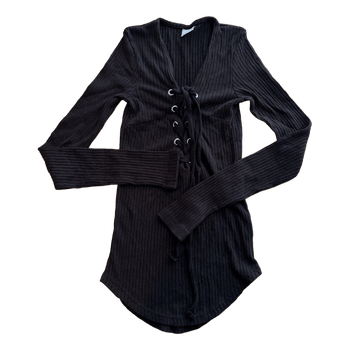 Musta Gina Tricot -paita