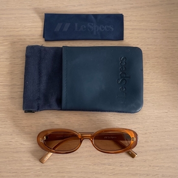 Le Specs aurinkolasit