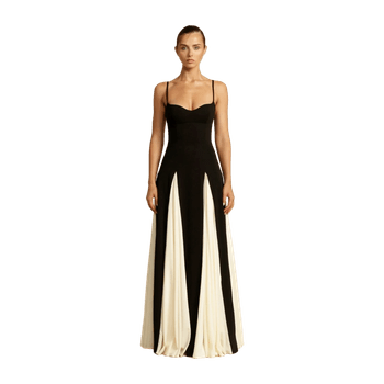 Musta ja valkoinen pitkä mekko