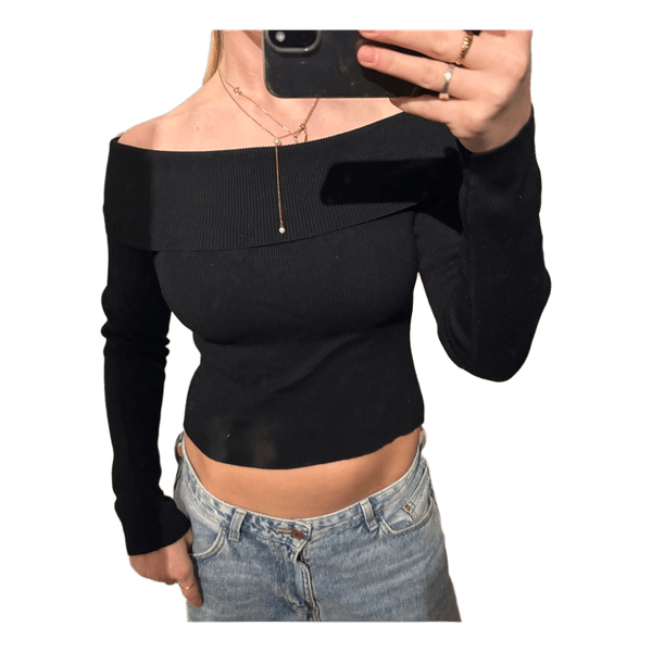 Sort ribstrikket off-shoulder bluse