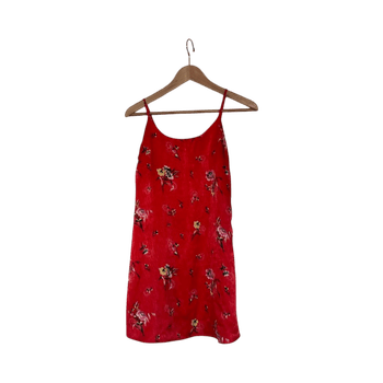 punainen kukkakuosinen slip-mekko