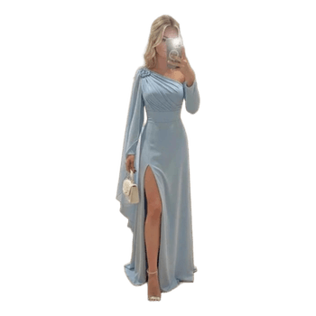 Hellblaues Abendkleid mit Schlitz