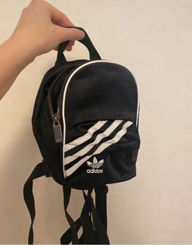 Musta valkoinen mini Adidas reppu