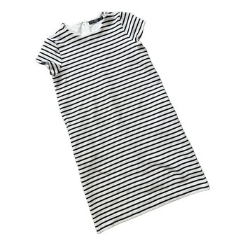 Raidallinen mekko
