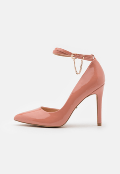 Block heel pumps