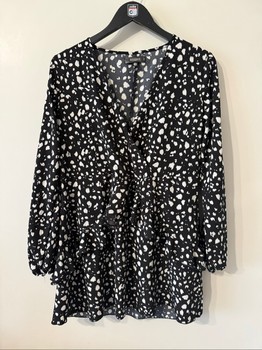 Black white patterned dress