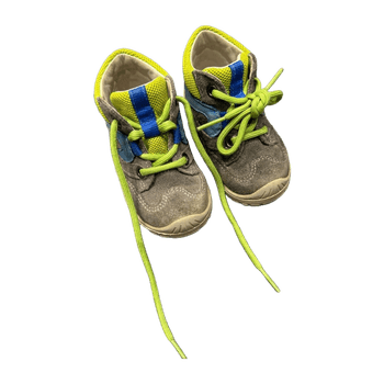 Super fit kids' shoes
