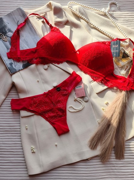 Hunkemöller red lingerie set/80D-M