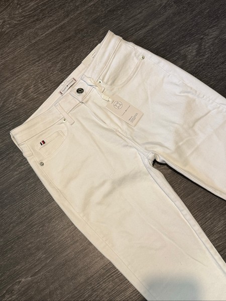Valkoiset Tommy Hilfiger farkut