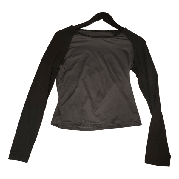 Black long-sleeved shirt