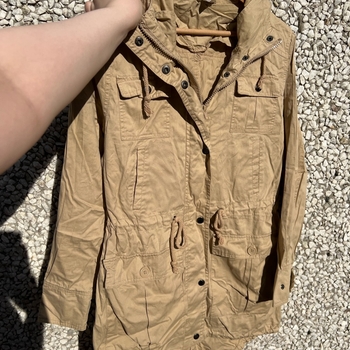 Beige parkatakki