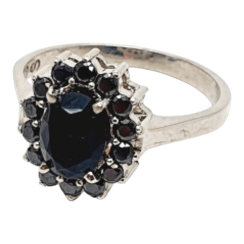 Sudraba gredzens ar akmeni