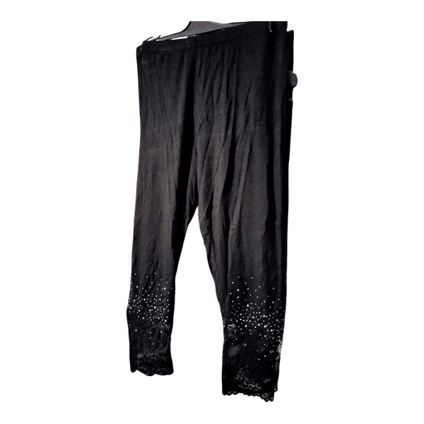 Mustat pitsilahkeiset leggingsit