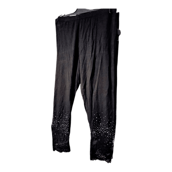 Mustat pitsilahkeiset leggingsit