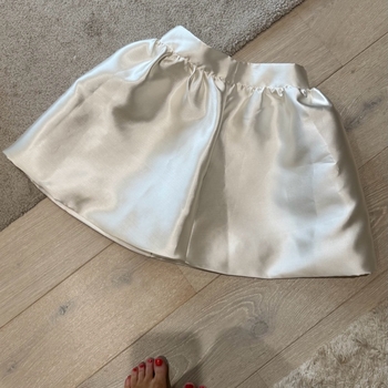 Gina Tricot kellohame