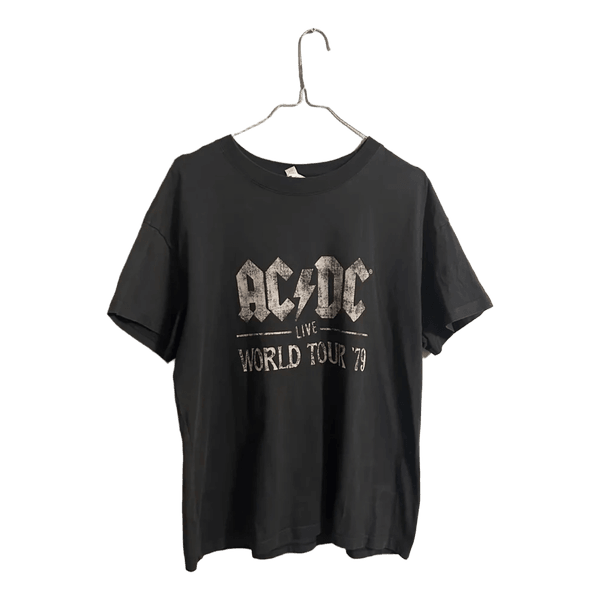 Musta AC/DC t-särk