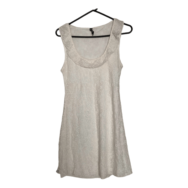 Robe blanche en dentelle
