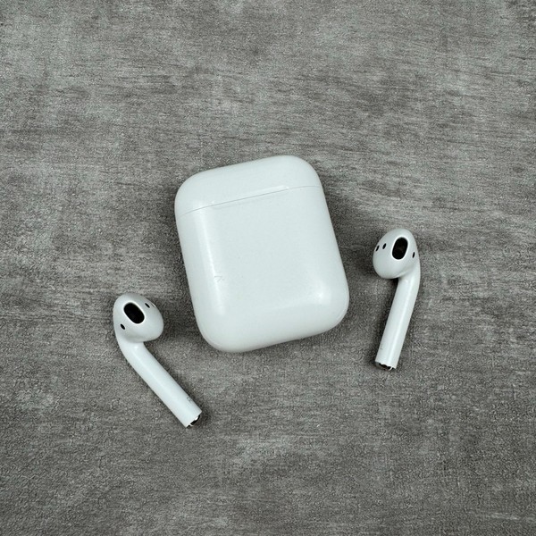 Apple AirPods (1st Generation)