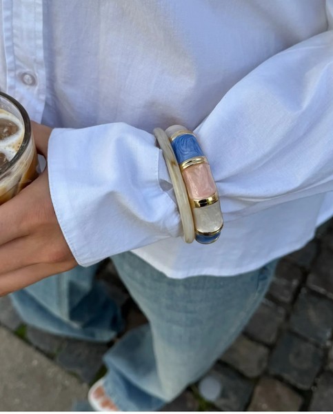 Armbånd i blå og pink