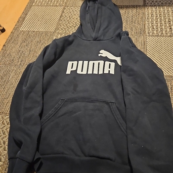 Musta puma huppari