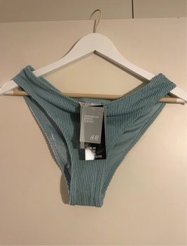 Bikinien alaosa, 44