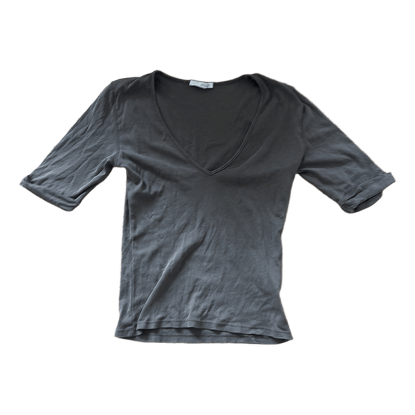 Grå t-shirt med v-udskæring