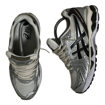Asics Gel-Kayano in silver