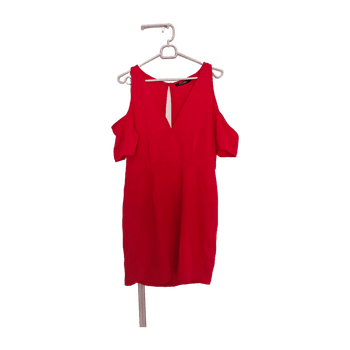 Punainen off-shoulder mekko